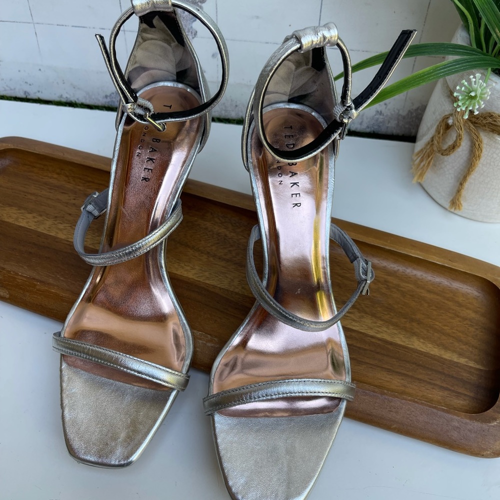 Ted Baker🍂🍁triple strap silver leather - Picture 5 of 12